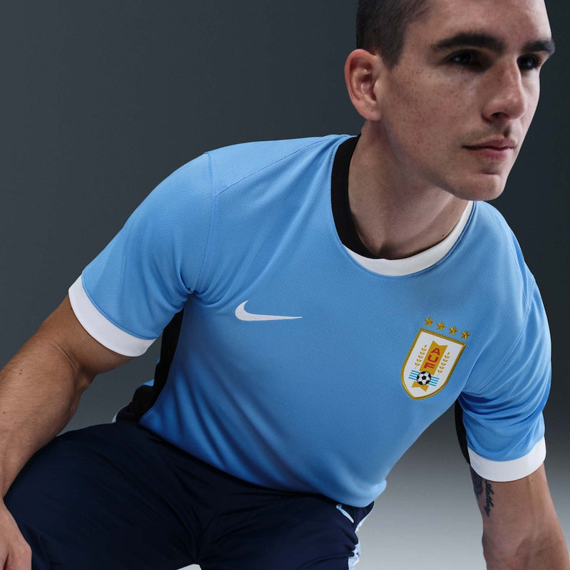 CAMISA NIKE URUGUAI I 2025/26 TORCEDOR